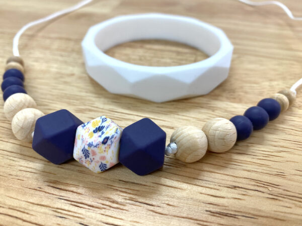 Collier d'éveil sensoriel